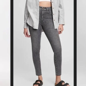 Gap universal sky high jeggings in excellent like-new condition size 8 tall​